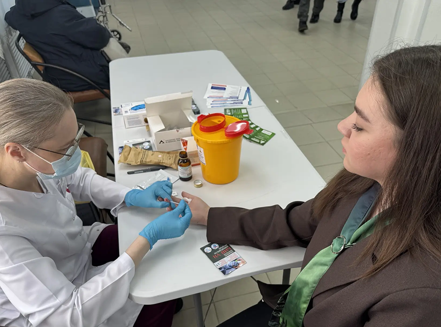 Специалисты «Заполярья» поддержали Единую неделю тестирования на ВИЧ в Ноябрьске