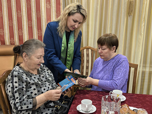 Встреча представителей страховой компании с жителями города